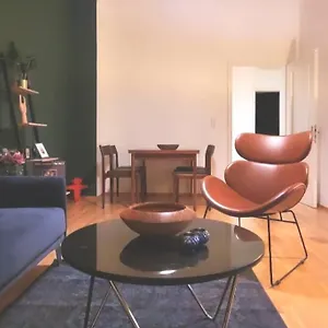 Design Altbauwohnung Mit Balkon Und Parkplatz Apartment