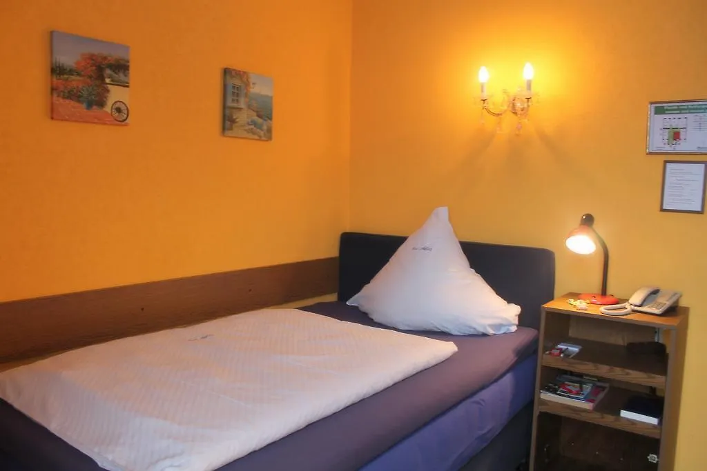 דיסלדורף Hotel Adler 3*,  גרמניה