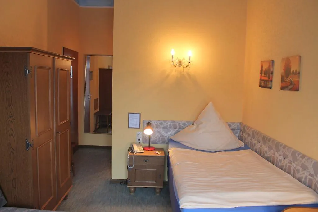 דיסלדורף Hotel Adler