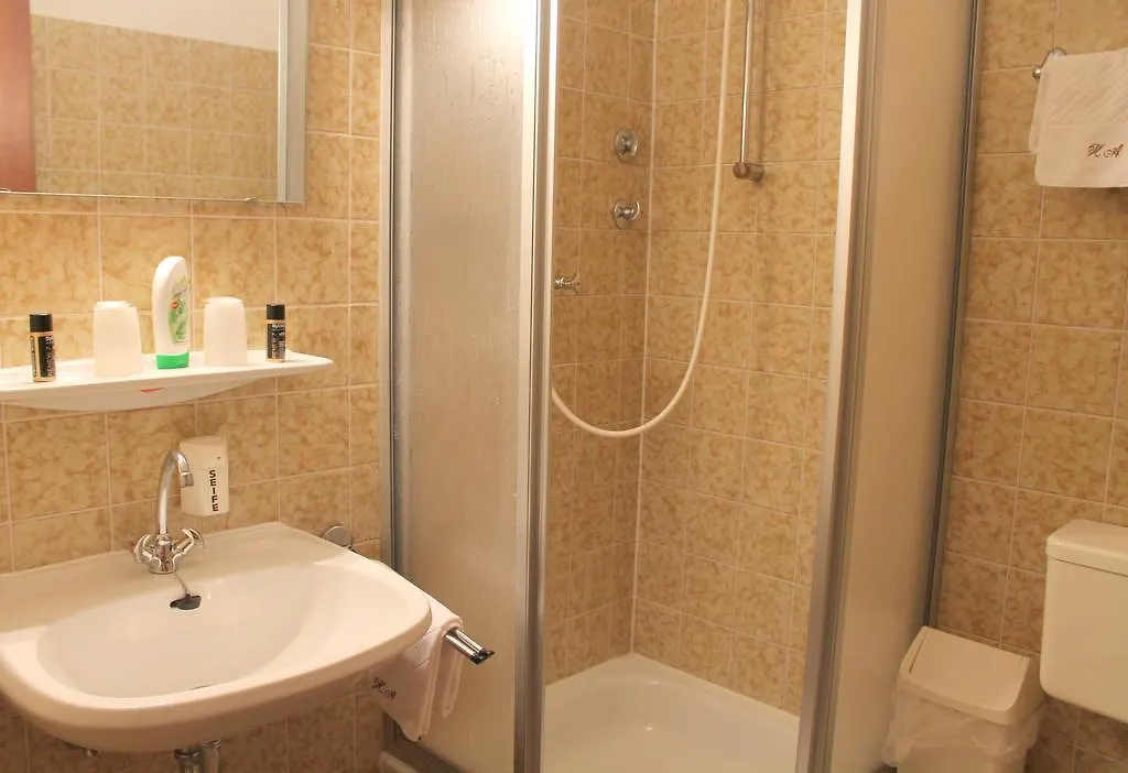 דיסלדורף Hotel Adler