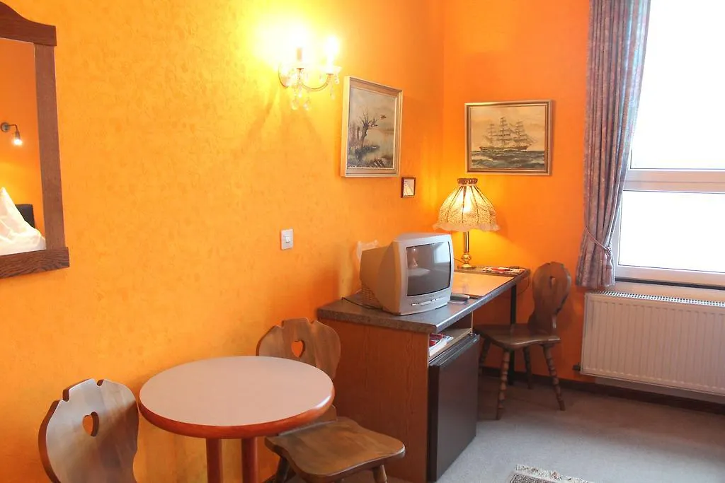 דיסלדורף Hotel Adler 3*,