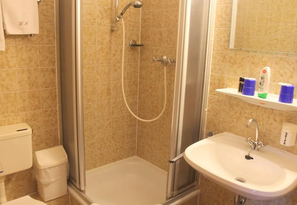 דיסלדורף Hotel Adler