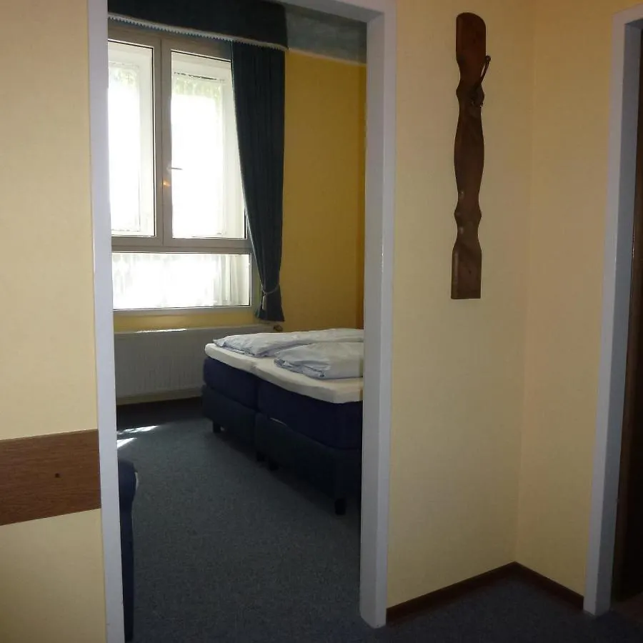 דיסלדורף Hotel Adler 3*,  גרמניה